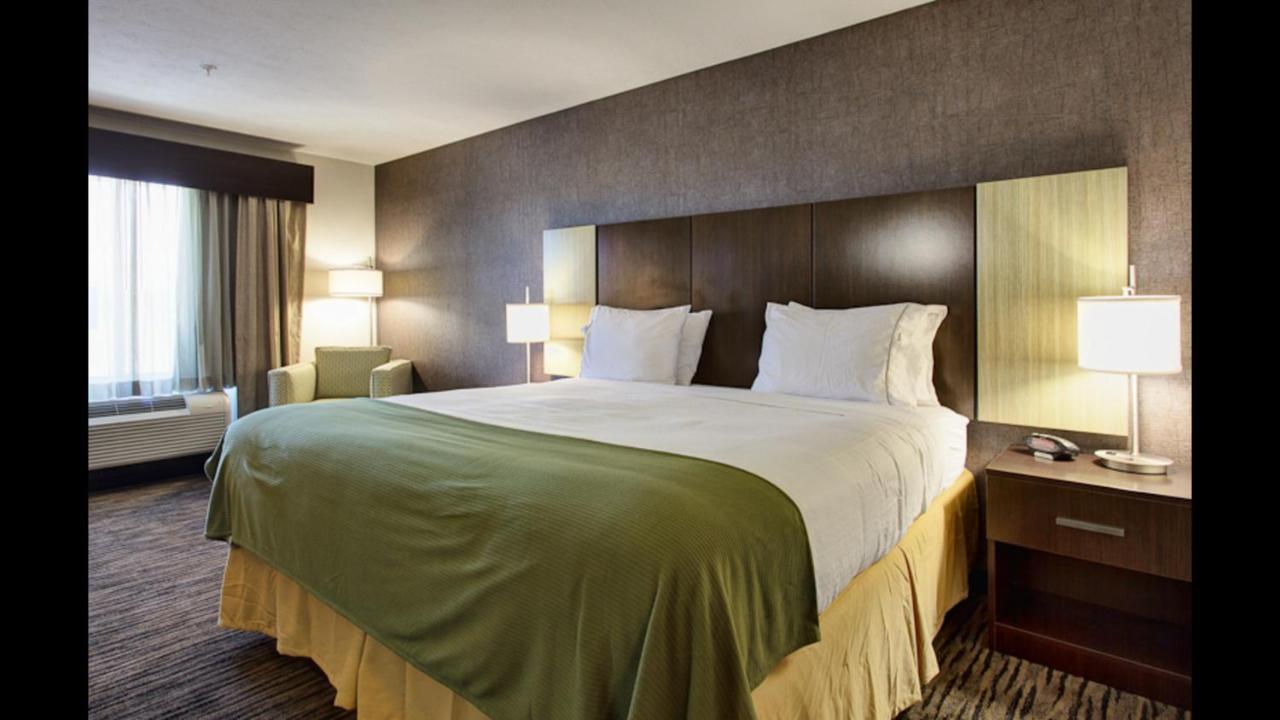 Holiday Inn Express & Suites North Fremont By Ihg Exterior foto